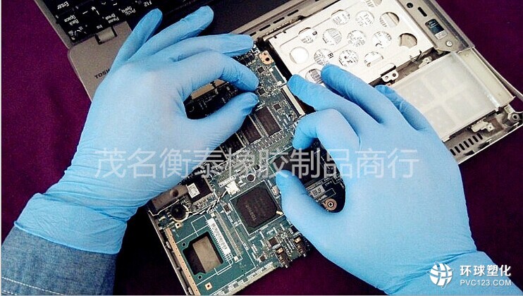 一次性天藍丁晴手套 9寸無粉醫(yī)療檢查手套