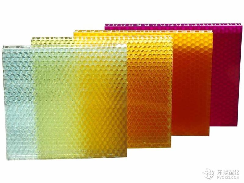 性能優(yōu)良 塑料裝飾板應(yīng)用日益廣泛