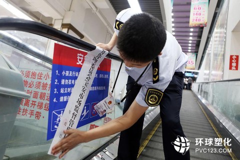 電梯事故頻發(fā) 塑料鞋成罪魁禍?zhǔn)? /><br />
<span style=