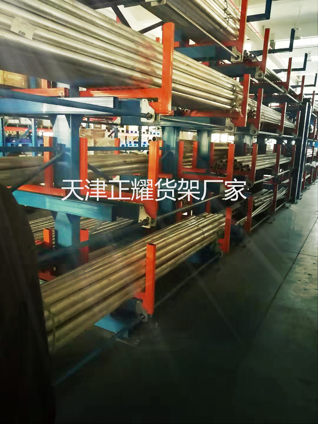 行走的管材貨架存取管材更方便 快捷，實現(xiàn)管材現(xiàn)代化存儲。
